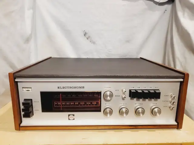 Vintage 60's Electro home Circa Stereo Receiver  52-522-01 in Stereo Systems & Home Theatre in Mississauga / Peel Region - Image 2