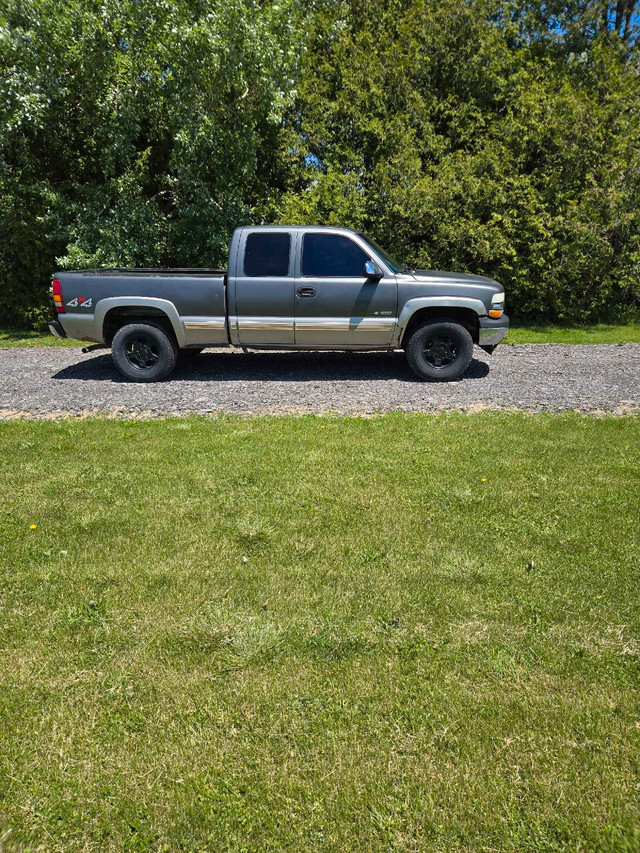 2002 silverado 1500  in Cars & Trucks in Chatham-Kent