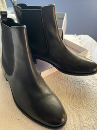 Women's Black Chelsea Boots