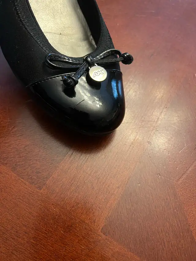 Anne Klein Sport women’s 8 black ballet flats, faux patent in Women's - Shoes in Oshawa / Durham Region - Image 8