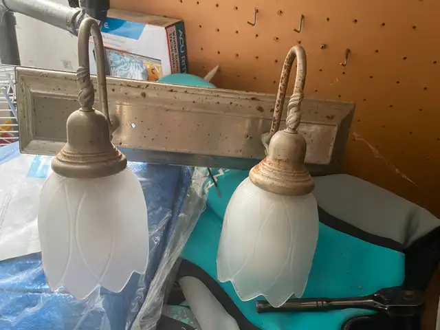 Light Fixture in Indoor Lighting & Fans in New Glasgow - Image 2