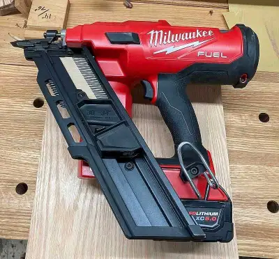 I'm selling a Milwaukee FUEL 30-Degree Framing Nailer (Tool Only). This nailer is in used, but good...