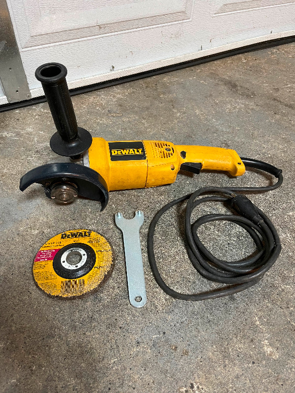 5” Dewalt DW831 angle grinder in Power Tools in Mississauga / Peel Region