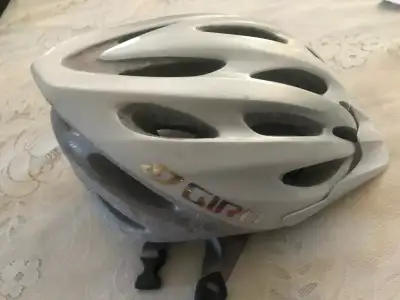 Casque/Helmet de vélo Giro S/M (50-57cm) en très bon état, View more