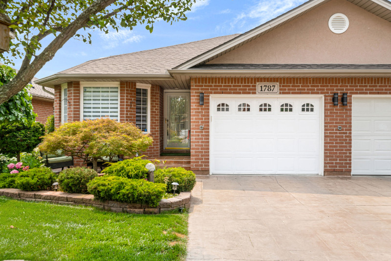 1787 TRAPPERS TOWNHOME FOR SALE EAST WINDSOR Houses for Sale