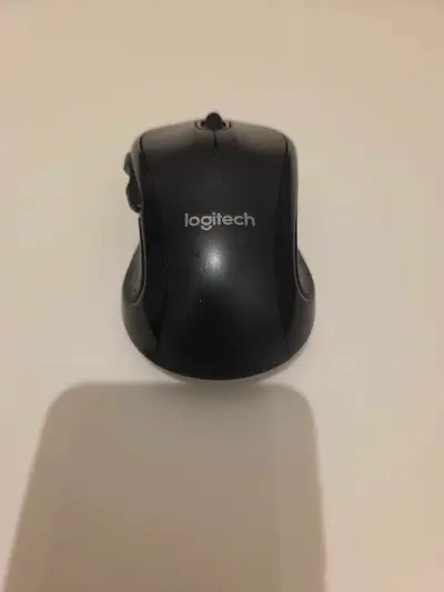 Selling a used Logitech M510 wireless mouse. This mouse is in good condition and fully functional, p...