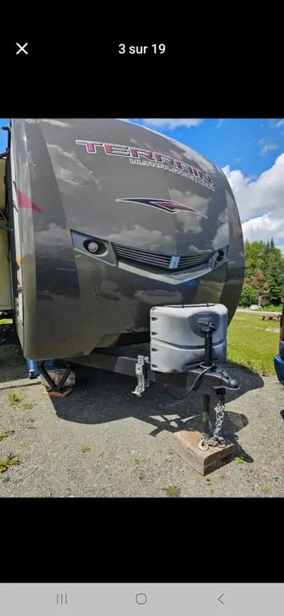 Modèle deluxe et ideal pour grande famille 7-8 places!!! Vendu toute équipé, prête pour camper immed...