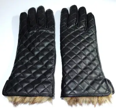 Confortables gants noirs  doublés polaire  avec jolie  bordure., View more