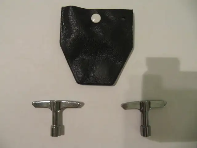 Vintage Pearl Nickel Snare Drum Tuning Tightening Keys WithPouch in Drums & Percussion in Mississauga / Peel Region - Image 2