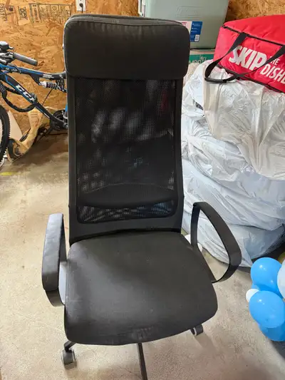 This is a used Ikea Markus office chair in good condition, perfect for your home office needs. Featu...