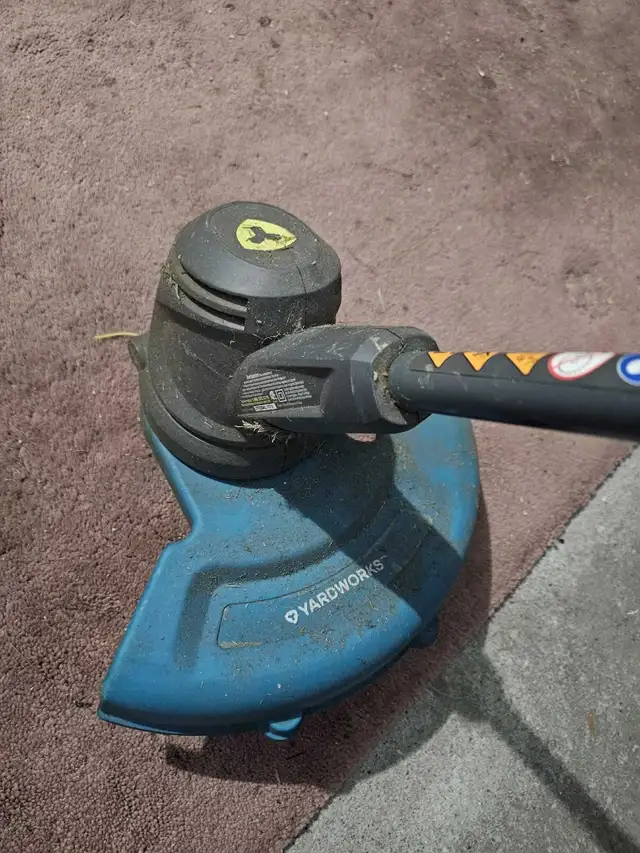 Yardworks Trimmer in Lawnmowers & Leaf Blowers in Mississauga / Peel Region - Image 2