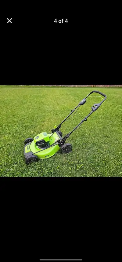 This Greenworks 60V self-propelled lawn mower is perfect for maintaining a small to medium-sized yar...