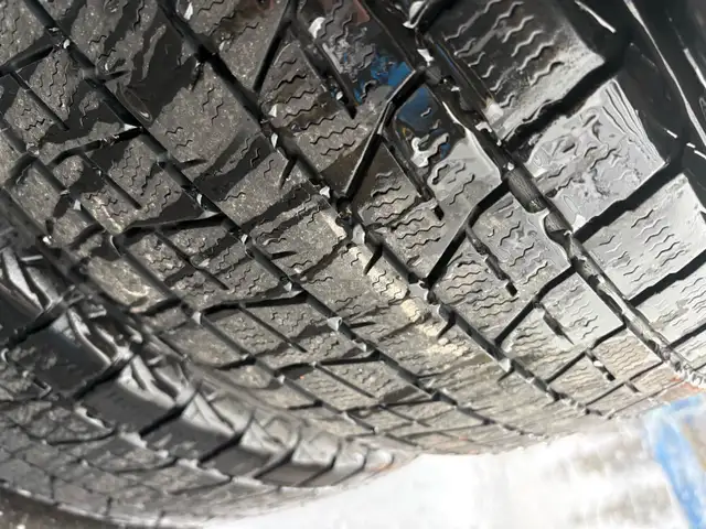 225/65R17 Dunlop winter max  in Tires & Rims in Bedford - Image 4