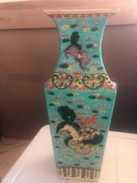 Antique Chinese Vase - Possibly Qing Dynasty