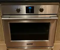 Wall oven by Frigidaire professional line
