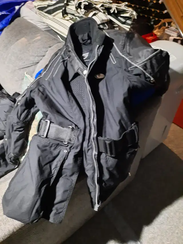 Leather jacket in Women's - Tops & Outerwear in Ottawa - Image 11