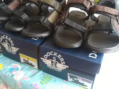 Men's Dockers Sandals.. NEW ***SPECIAL*** ... Now Reduced to --- $30.00 each pair Size 7 in brown le...