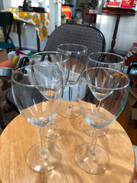 414 Wine Glasses 8 pieces $10