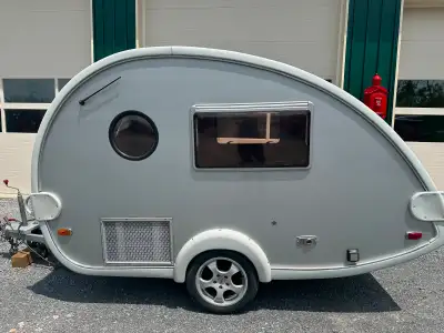 Certified. Compact travel trailer, Sleeps 2, Galley kitchen with u-shaped dinette, Propane & 30 amp...