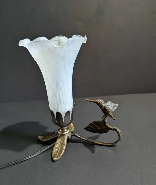 Vtg Hummingbird Table Lamp Glass Lily  Shade Bronze Base 8" in Indoor Lighting & Fans in Charlottetown - Image 8