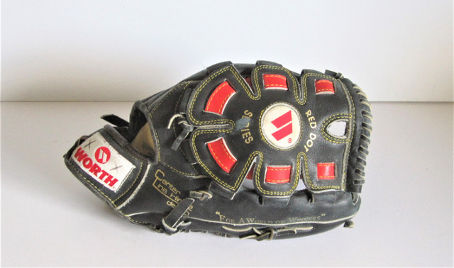 Worth Red Dot Series RD68-31  Leather Left Handed Baseball Glove in Baseball & Softball in Markham / York Region