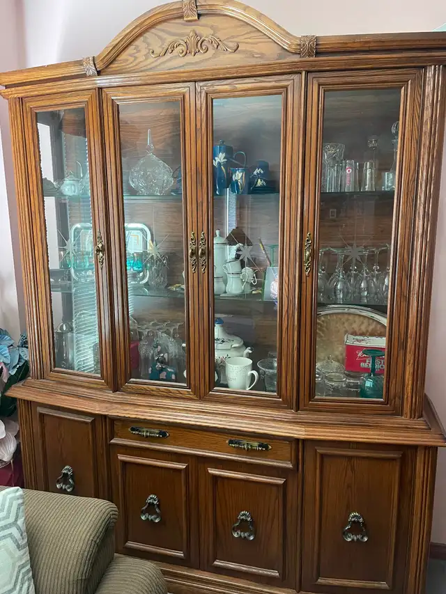 Antique China Cabinet/Hutch in Hutches & Display Cabinets in Oshawa / Durham Region - Image 5