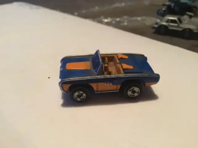 Ford Galaxy 500 roadster 1964 orange & bleu miniature in Hobbies & Crafts in Lévis - Image 4