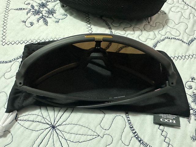 Oakle men’s Sutro Rectangular sunglasses  in Men's in Mississauga / Peel Region - Image 3