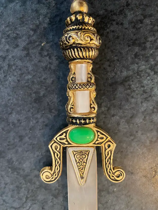 2 Vintage Ornate Dagger Letter Openers with sheaths. in Arts & Collectibles in Markham / York Region - Image 8