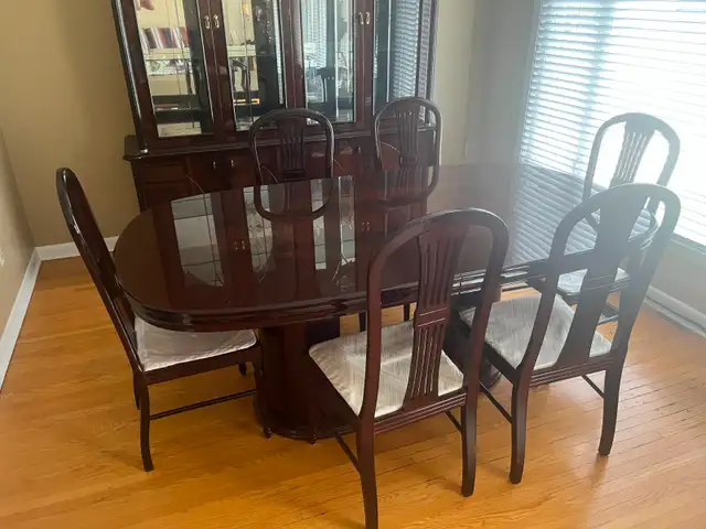 Italian Crafted Solid Cherry Wood Dinning Table Set with Hutch in Dining Tables & Sets in City of Toronto - Image 3