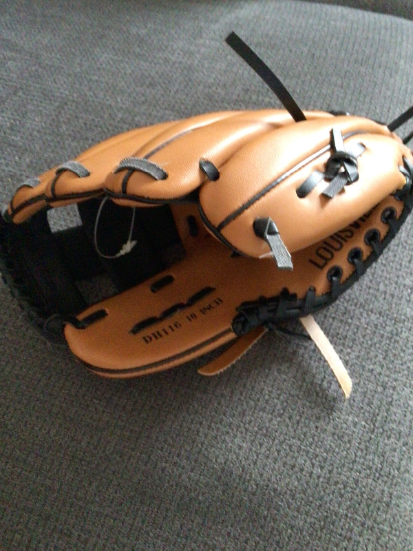 Louisville junior baseball glove in Baseball & Softball in Truro - Image 2
