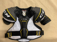 CCM hockey shoulder pads size S
