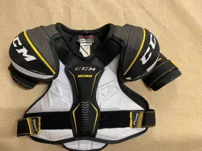 CCM hockey shoulder pads size S, View more