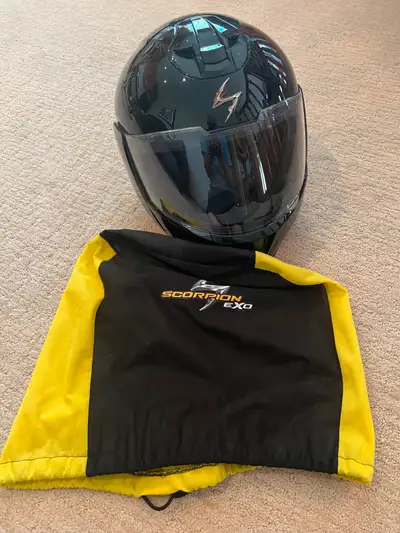 Scorpion EXO-900x BK motorcycle helmet. Size is XL. Comes with carrying/storage bag.
