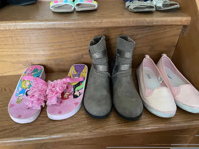 Various Girls Shoes size 9-3/4 in Kids & Youth in City of Toronto - Image 6