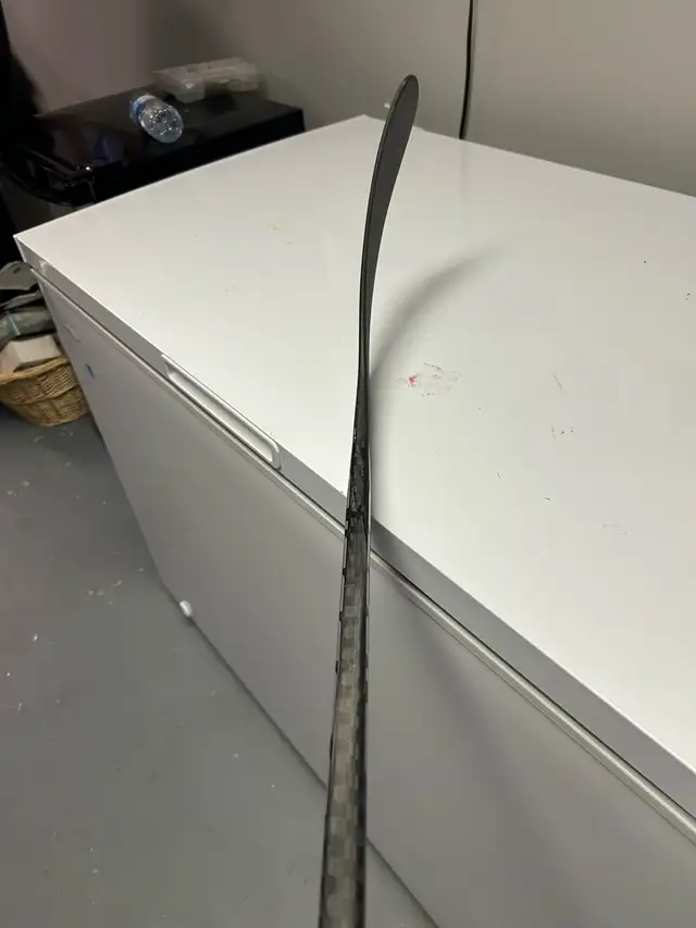 Bauer Supreme 190 left handed stick in Hockey in Winnipeg - Image 6