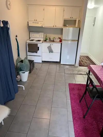 945$ - Appartement 1 ½, situé a Ahuntsic dans un coin tranquille proche d’une rivière, d’un grand pa...