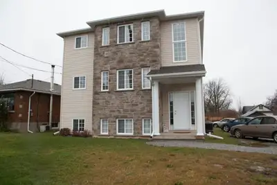 Clean, quiet legal rooming house in Thorold. These rooms are ideal for working professionals and mat...