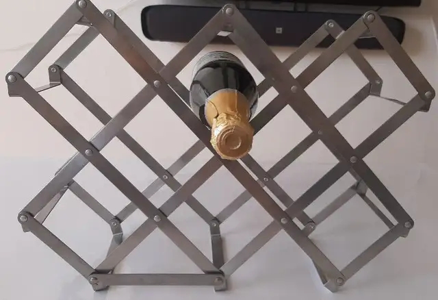 Metall Collapsible Wine Rack/Storage, Accordion Style, Foldable in Storage & Organization in City of Toronto - Image 3