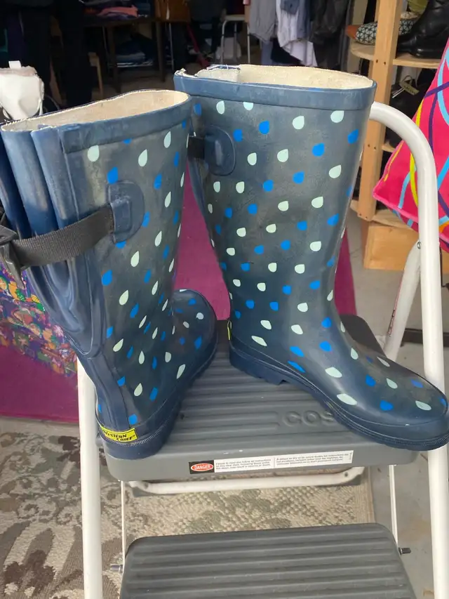 Ruber boots, blue, size 8, black size 7 in Women's - Shoes in Norfolk County - Image 4