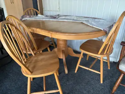 Table avec chaises en érable, View more