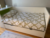 Lit IKEA Flaxa avec tête de lit et lit gigogne