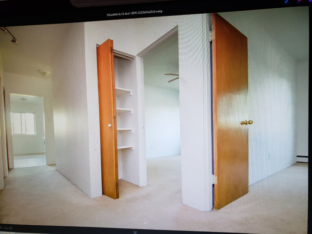BEAUTIFUL SPACIOUS 1 BEDROOM+DEN W/BALCONY OVERLOOKING BELTLINE in Ontario - Image 3