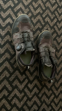 Men’s Saucony adjustable shoes, size 9.5