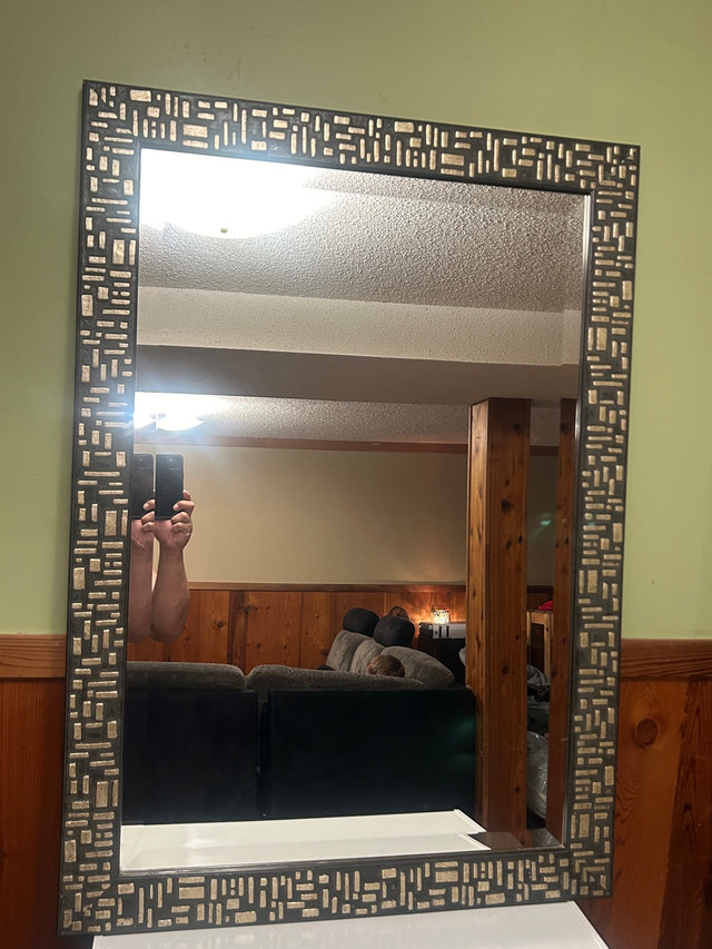 Large mirror in Home Décor & Accents in Calgary