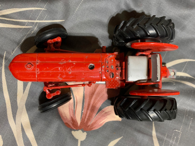 Red International 300 Toy Tractor in Arts & Collectibles in Calgary - Image 3