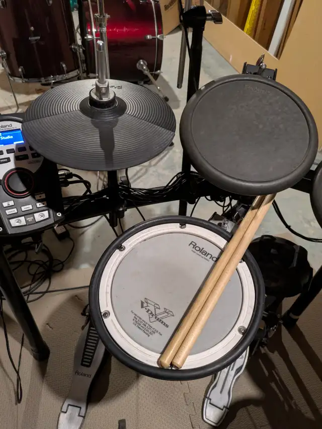 Roland TD-11 Electronic Drum Kit in Drums & Percussion in City of Halifax - Image 4