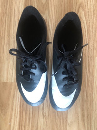 Boys Nike Soccer Shoes size 2