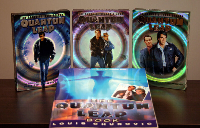 Quantum Leap (3 premières saisons) + Livre correspondant dans CD, DVD et Blu-ray  à Ville de Québec