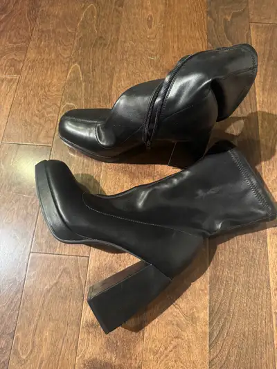 boots 8,1/2, View more